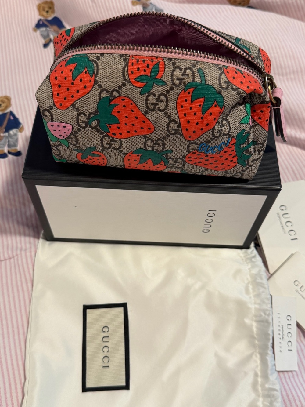 Gucci Strawberry GG Supreme Canvas Cosmetic Pouch ๐ ๐ - Picture 3 of 14
